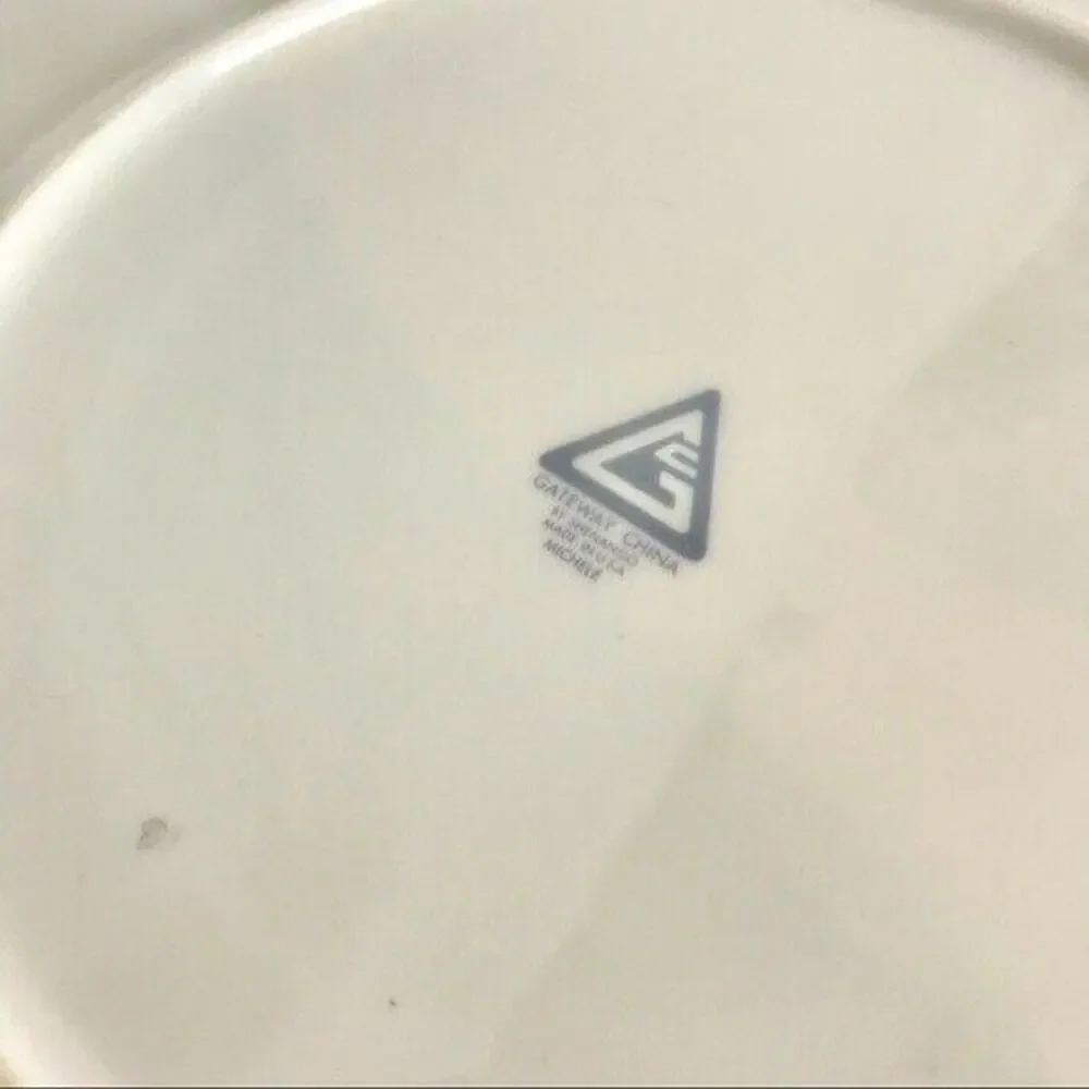 CLEARANCE Gateway China By Shenango Michele 2 Dinner Plates 10.75
